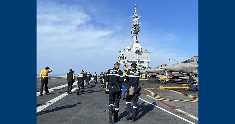 Pont d'envol du porte-avions Charles-de-Gaulle en mai 2022