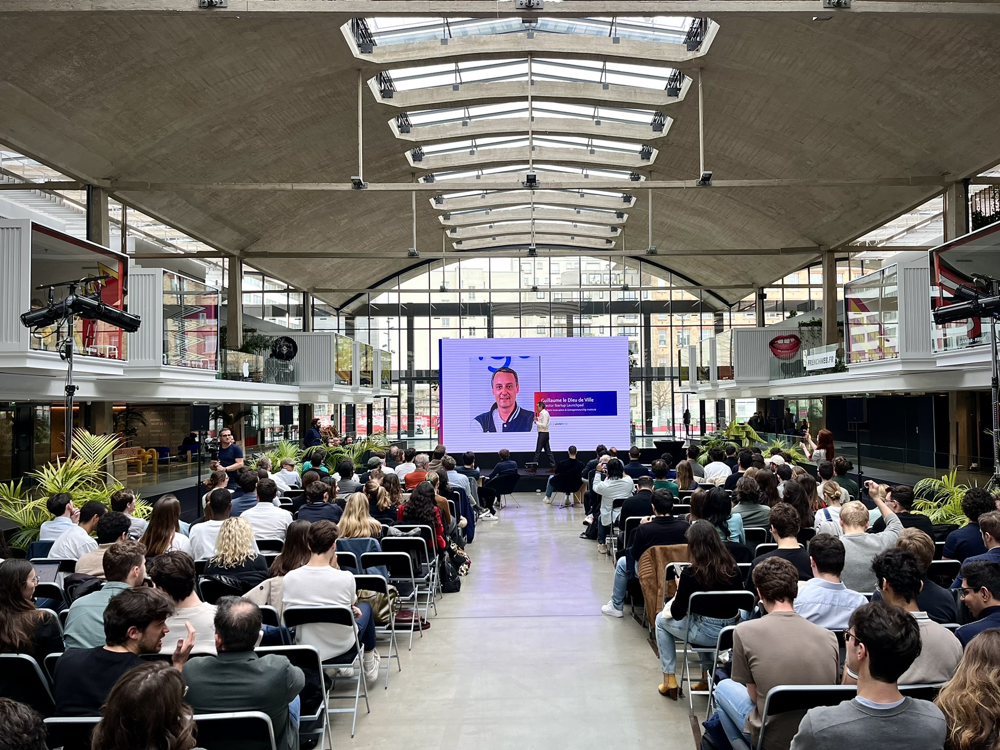 Guillaume le Dieu de Ville à Station F lors du DemoDay du HEC Startup Launchpad