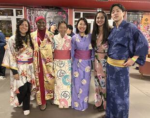 Group photo of students wearing japanese kimino robes at Japan Night for HEC Paris.